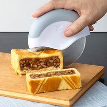 Load image into Gallery viewer, High Quality Stainless Steel Pizza Cutter
